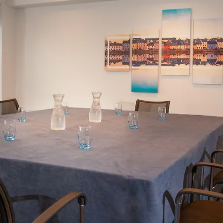 ザ コノート ホテル